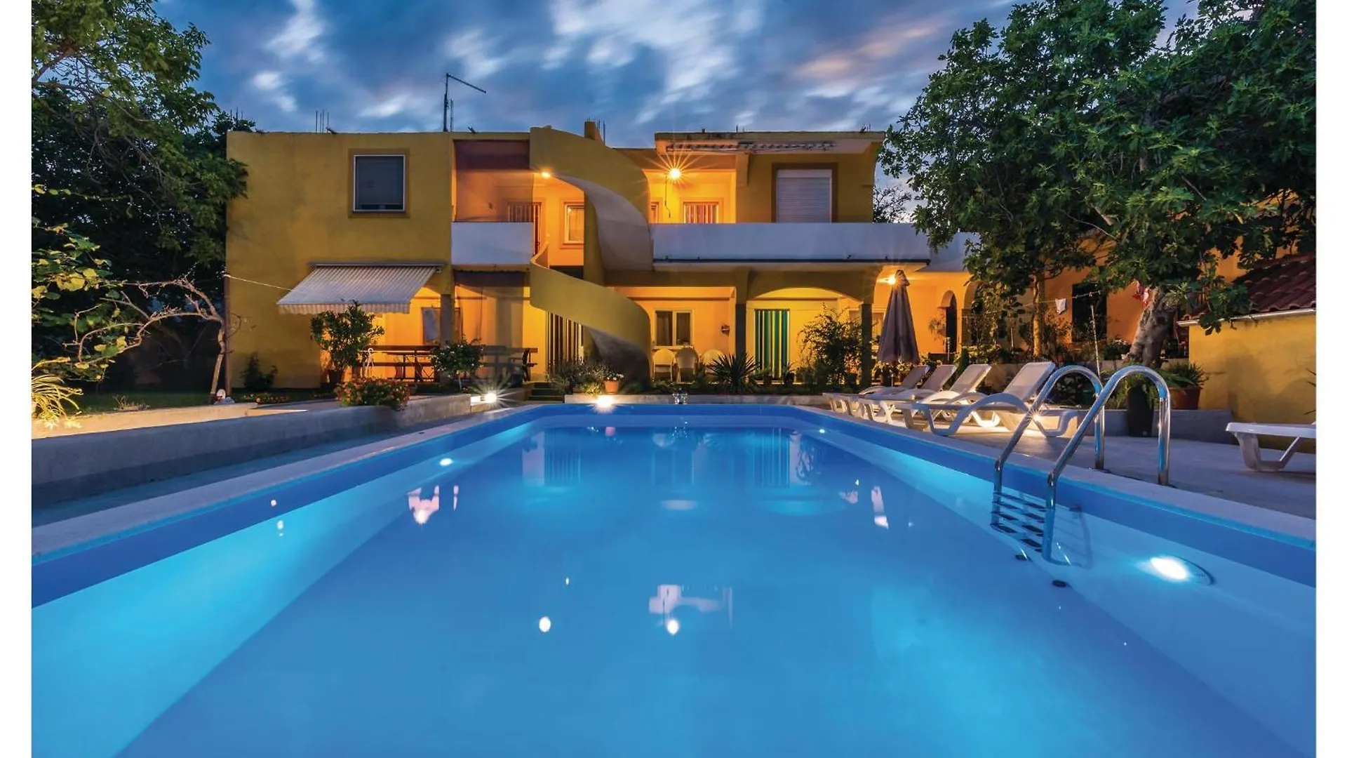 Beautiful Apartment In Pakostane