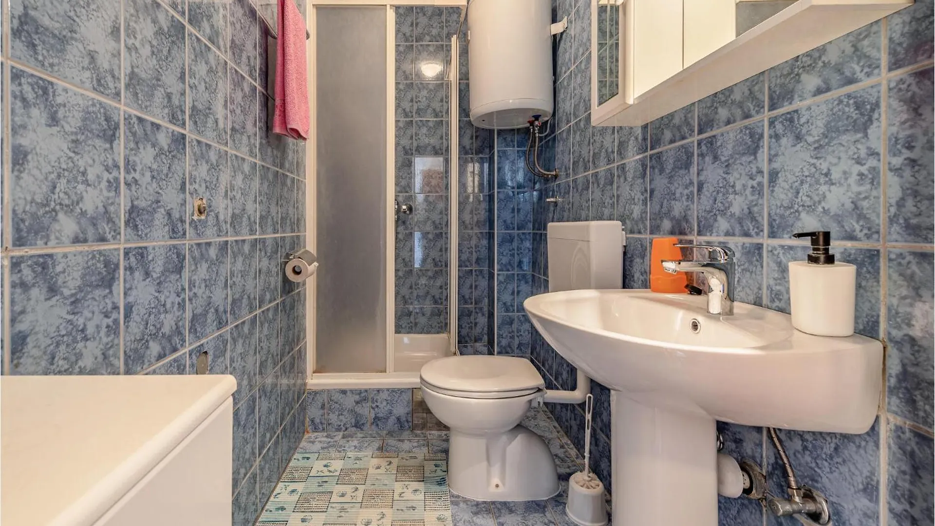 Beautiful Apartment In Pakostane 0*,