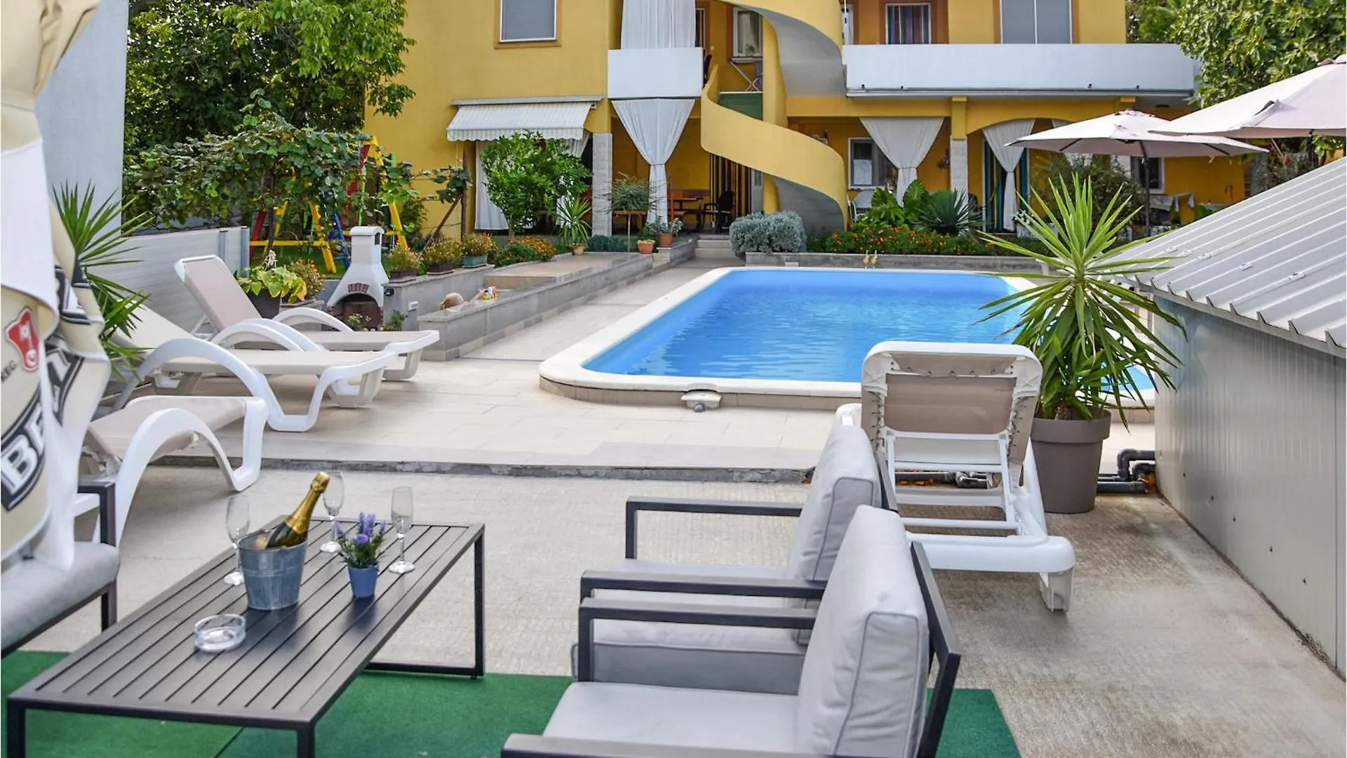 Beautiful Apartment In Pakostane