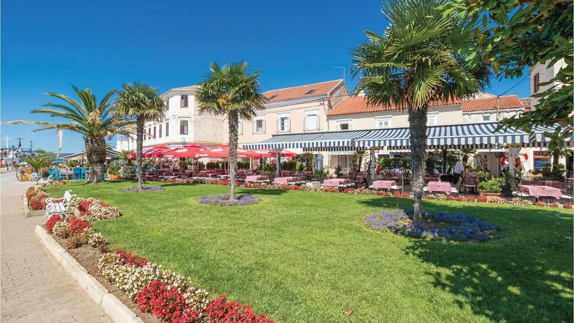 Beautiful Apartment In Pakoštane