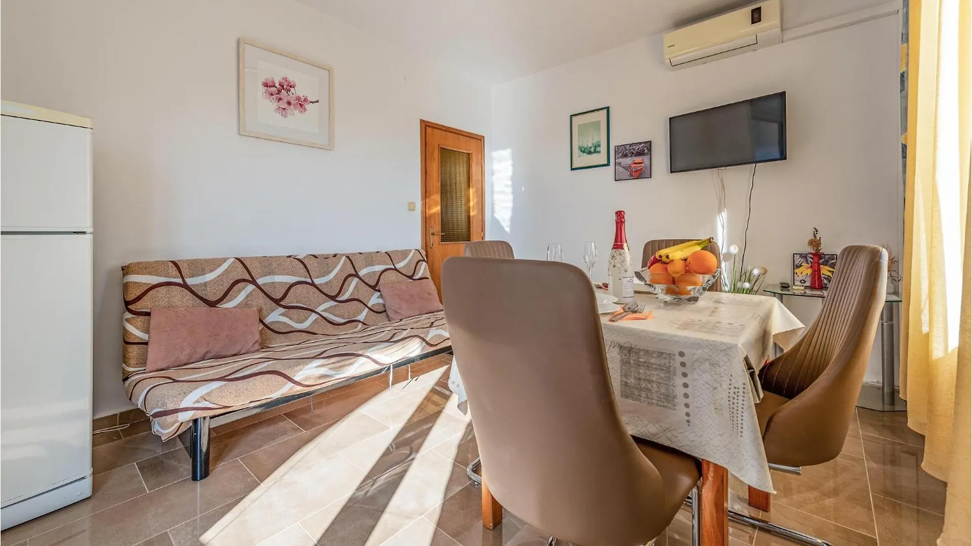 Beautiful Apartment In Pakostane